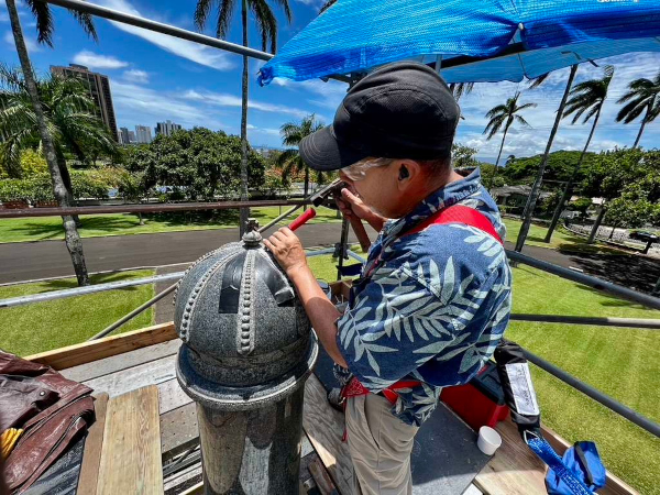 Specialized work on the top of the Obelisk.
